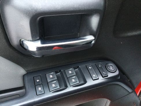 Used 2018 Chevrolet Silverado 1500 Custom w/ Custom Value Package image 8