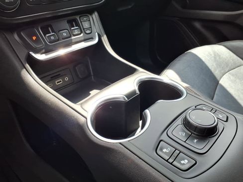 Used 2021 GMC Terrain SLT image 12