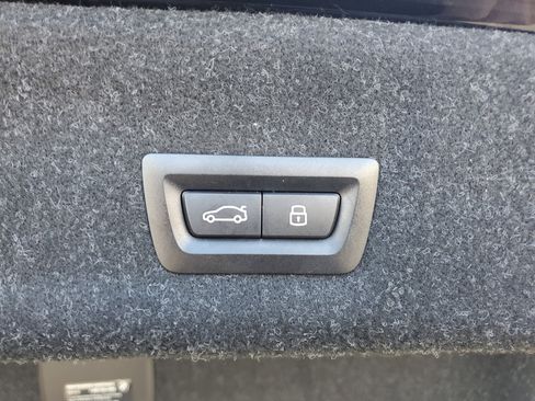 Used 2025 BMW 330i Sedan image 8