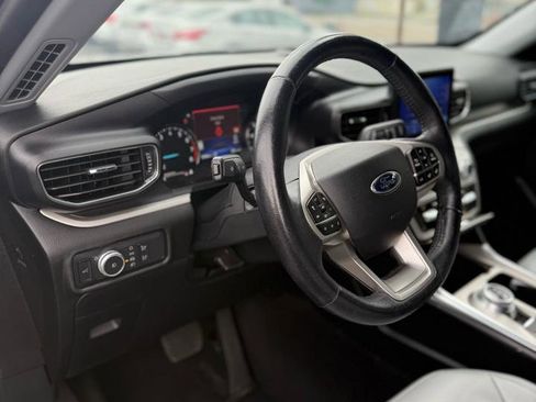 Used 2021 Ford Explorer XLT w/ Equipment Group 202A AWD/4WD image 8