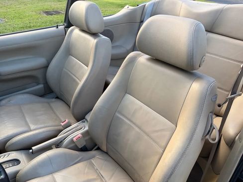 Used 2002 Volkswagen Cabrio GLX image 8