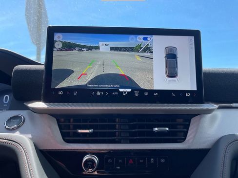 New 2026 Ford Explorer Active RWD image 4