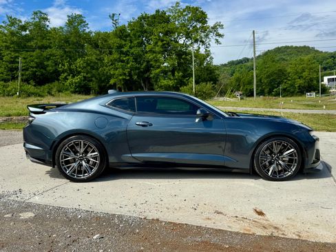 Used 2022 Chevrolet Camaro ZL1 RWD image 8