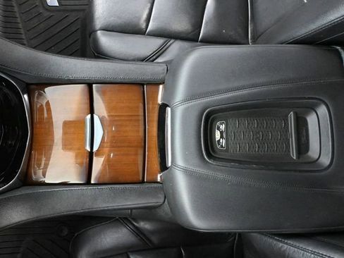 Used 2017 Cadillac Escalade ESV Luxury image 30