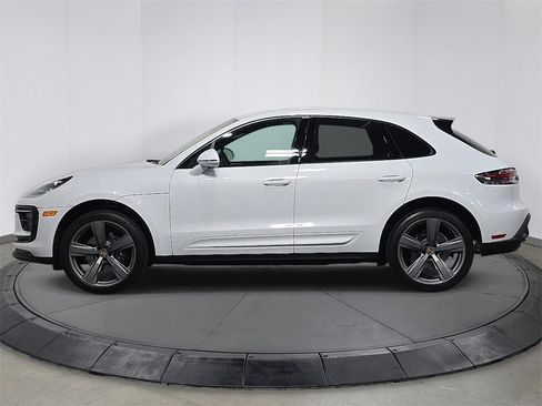 Used 2024 Porsche Macan image 2