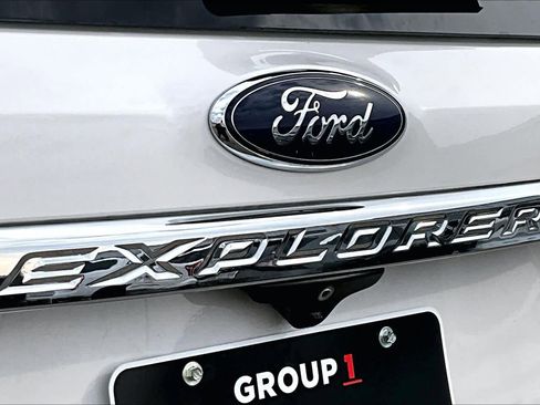 Used 2016 Ford Explorer Limited image 9