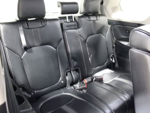 Used 2025 Honda Pilot Touring image 14