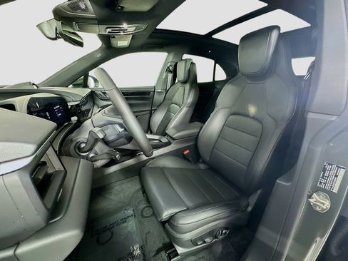 Used 2024 Porsche Macan 4 Electric image 5