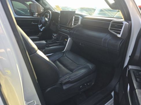 Used 2022 Toyota Tundra Platinum image 5