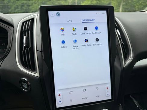 Certified 2024 Ford Edge SE w/ Black Appearance Package image 24