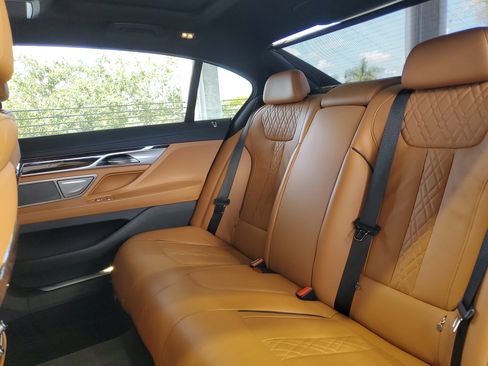 Used 2022 BMW 750i xDrive w/ M Sport Package AWD/4WD image 8