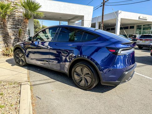 Used 2026 Tesla Model Y Long Range image 3