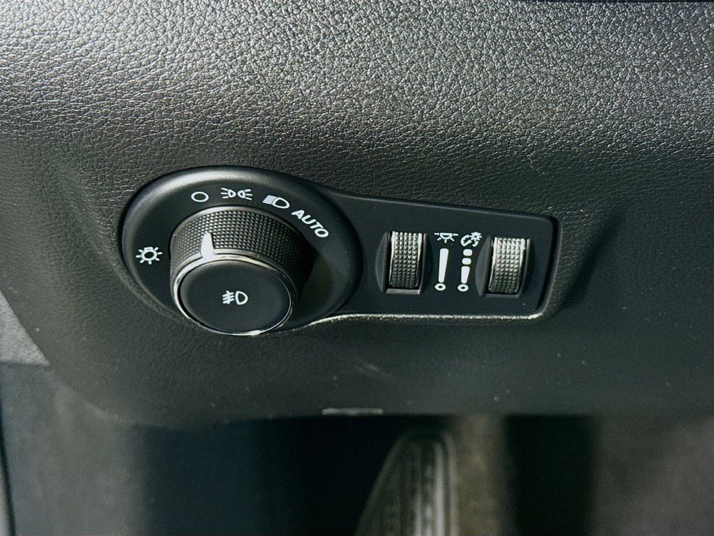 Used 2022 Jeep Compass Trailhawk w/ Trailhawk Convenience Group AWD/4WD image 18