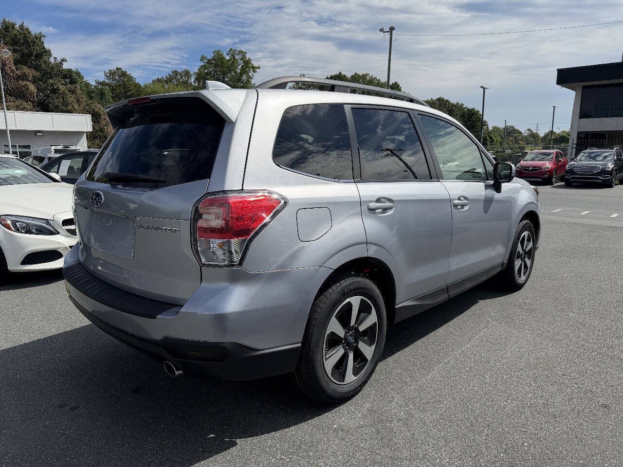 Used 2017 Subaru Forester 2.5i Limited w/ Popular Package #1 AWD/4WD image 4