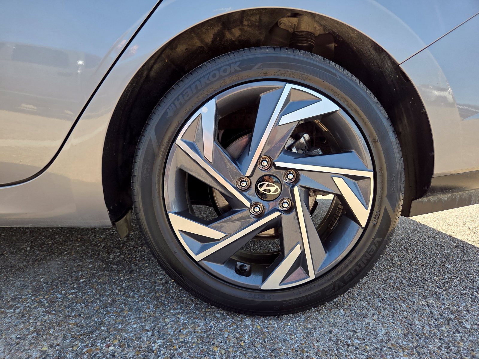 Used 2024 Hyundai Elantra Limited FWD image 9