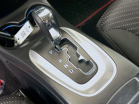 Used 2019 Dodge Journey SE FWD image 21