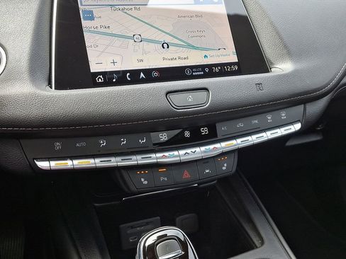 Used 2021 Cadillac XT4 Premium Luxury w/ Technology Package image 17