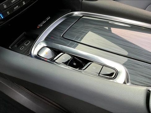 Used 2024 Buick Enclave Premium image 13