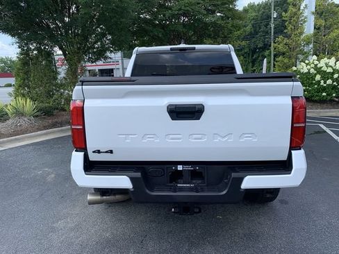 Used 2025 Toyota Tacoma TRD Off-Road AWD/4WD image 7