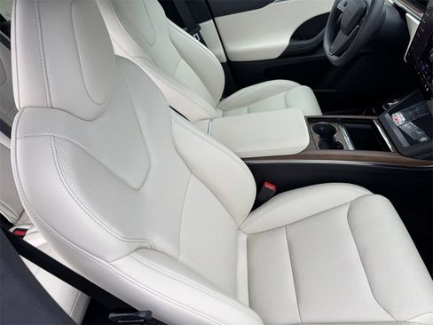 Used 2023 Tesla Model X image 28