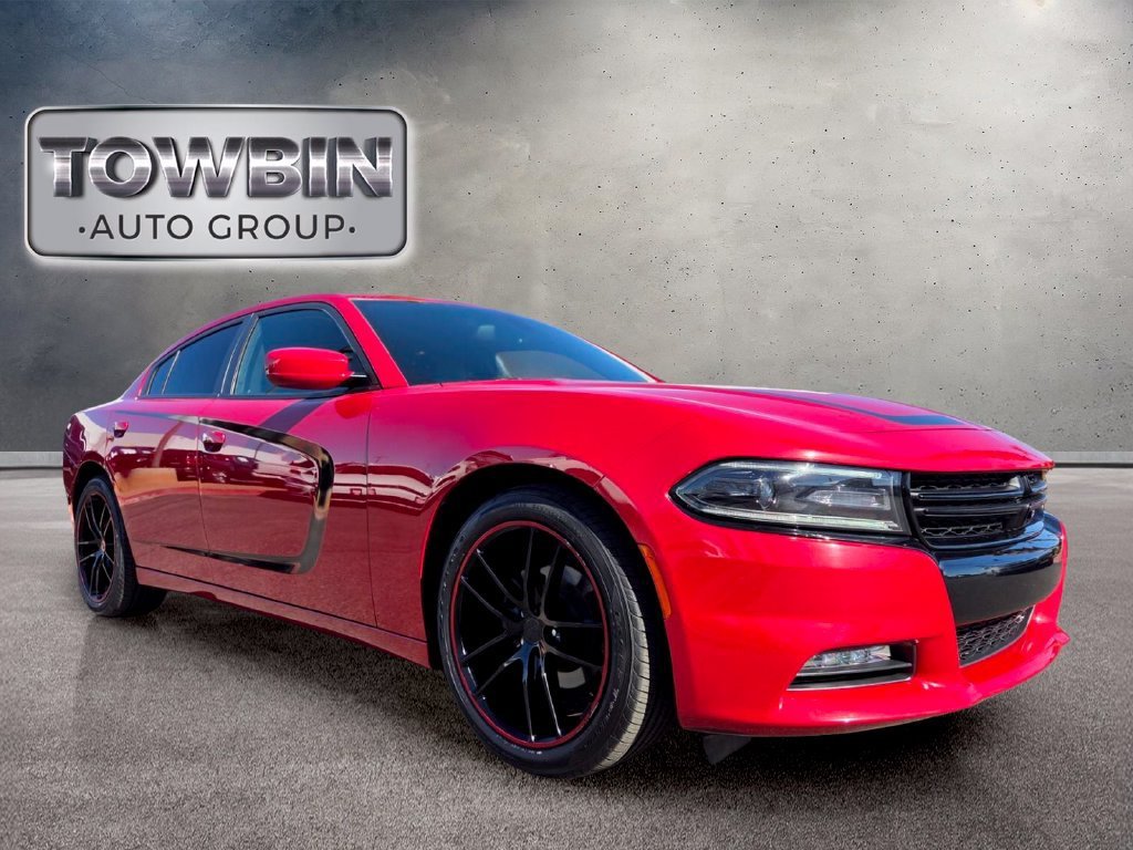 Used 2015 Dodge Charger SXT w/ Plus Group RWD image 2