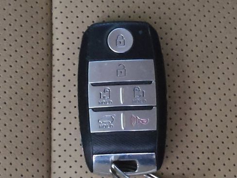 Used 2019 Kia Sedona EX image 32