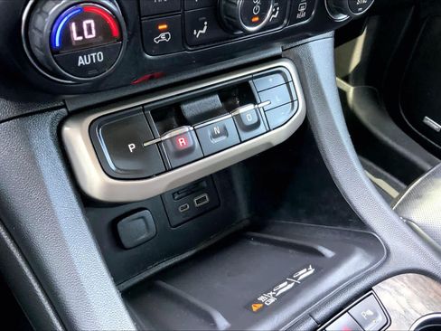 Used 2021 GMC Acadia Denali w/ Denali Technology Package FWD image 35
