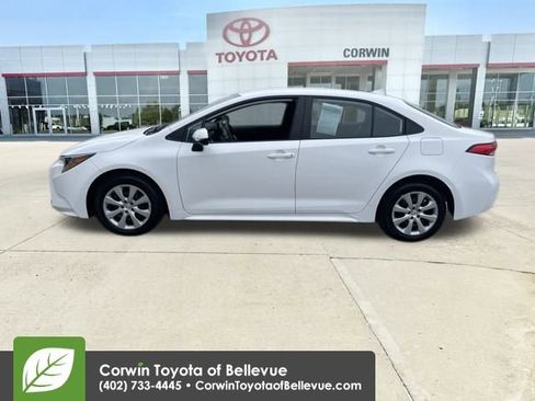 Used 2025 Toyota Corolla LE image 2