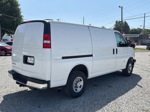 Used 2021 Chevrolet Express 2500 w/ Driver Convenience Package RWD image 5