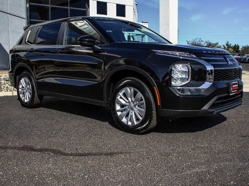 New 2025 Mitsubishi Outlander ES image 3