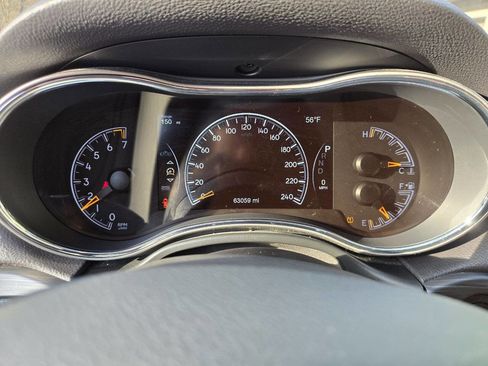 Used 2021 Jeep Grand Cherokee Laredo image 13