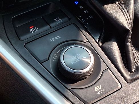 Used 2019 Toyota RAV4 XSE AWD/4WD image 26