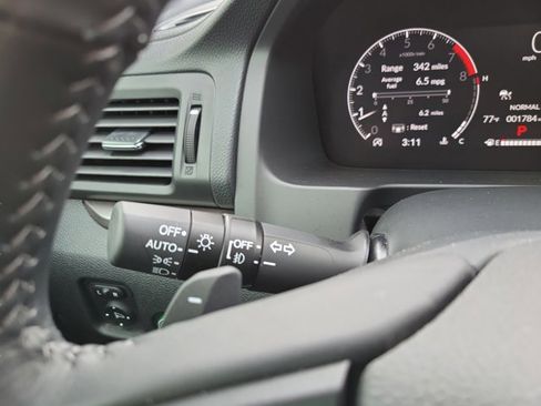 Certified 2025 Honda Ridgeline RTL image 32