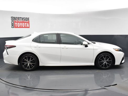 Used 2024 Toyota Camry SE image 5