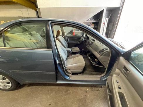Used 2004 Toyota Camry LE image 28