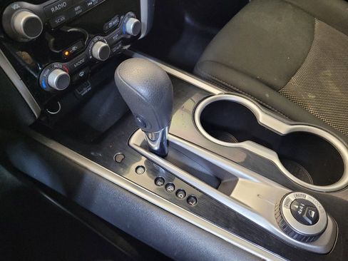 Used 2020 Nissan Pathfinder S AWD/4WD image 26