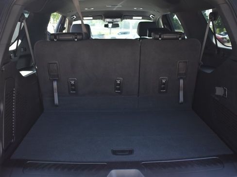 Used 2023 Chevrolet Suburban LT RWD image 18