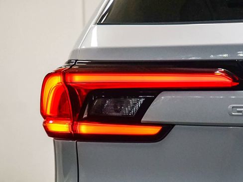 Used 2024 Toyota Grand Highlander XLE image 11