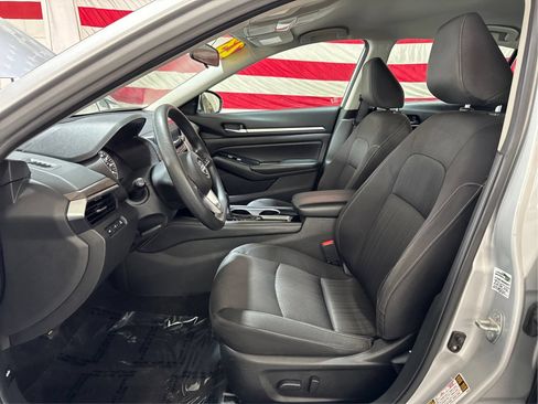 Used 2023 Nissan Altima 2.5 SV FWD image 9