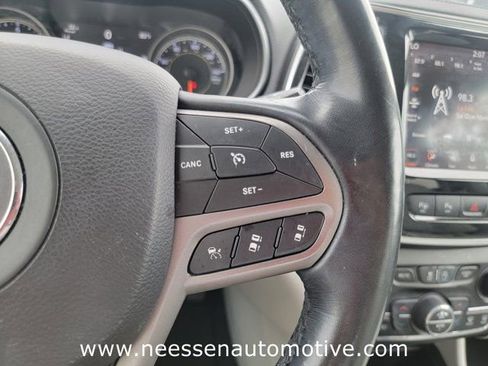 Used 2020 Jeep Cherokee Limited w/ Technology Group FWD image 20