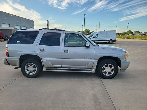 Used 2004 GMC Yukon Denali AWD/4WD image 2