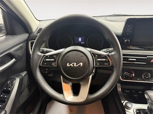 Used 2023 Kia Seltos LX image 12