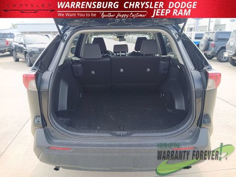 Used 2025 Toyota RAV4 XLE FWD image 32