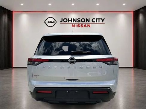 Certified 2025 Nissan Pathfinder SV FWD image 5