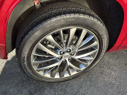 Used 2025 Buick Enclave Avenir image 32