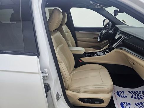 Used 2023 Jeep Grand Cherokee L Limited w/ Trailer Tow Group (B) AWD/4WD image 24