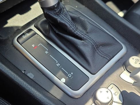 Used 2011 Mercedes-Benz SLK 350 image 32