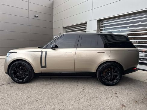 Certified 2024 Land Rover Range Rover SE image 4