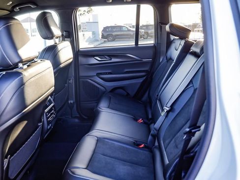 New 2025 Jeep Grand Cherokee Altitude image 19