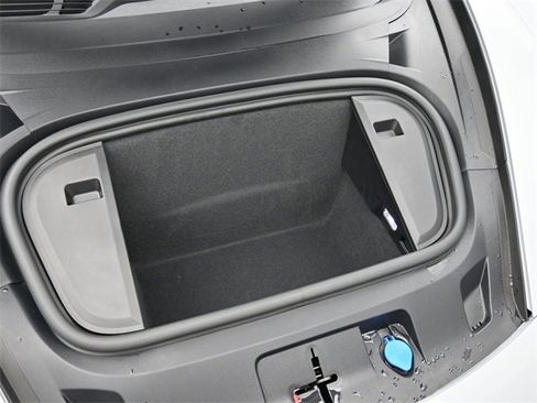 New 2025 Porsche Taycan image 27